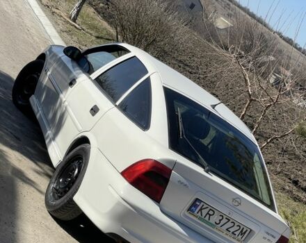 Белый Опель Вектра, объемом двигателя 1.8 л и пробегом 305 тыс. км за 1450 $, фото 2 на Automoto.ua