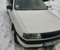 Белый Опель Вектра, объемом двигателя 1.6 л и пробегом 300 тыс. км за 1200 $, фото 1 на Automoto.ua