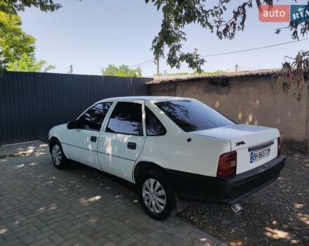 Білий Опель Вектра, об'ємом двигуна 1.6 л та пробігом 200 тис. км за 800 $, фото 2 на Automoto.ua