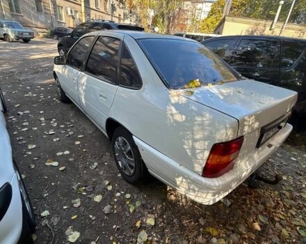 Белый Опель Вектра, объемом двигателя 2 л и пробегом 300 тыс. км за 800 $, фото 2 на Automoto.ua