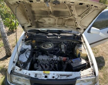 Белый Опель Вектра, объемом двигателя 1.4 л и пробегом 999 тыс. км за 1300 $, фото 7 на Automoto.ua