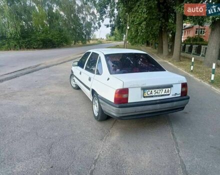 Опель Вектра 1989 в Умани на Automoto.ua Белый Опель Вектра, объемом двигателя 1.6 л и пробегом 300 тыс. км за 1700 $, фото 4 на Automoto.ua
