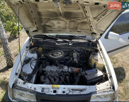 Белый Опель Вектра, объемом двигателя 1.4 л и пробегом 650 тыс. км за 1100 $, фото 7 на Automoto.ua