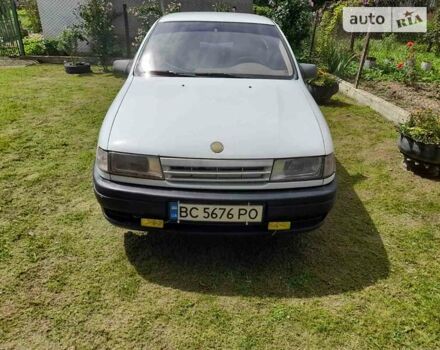 Опель Вектра 1989 в Стрые на Automoto.ua Белый Опель Вектра, объемом двигателя 1.6 л и пробегом 253 тыс. км за 1150 $, фото 3 на Automoto.ua