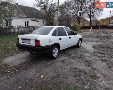 Белый Опель Вектра, объемом двигателя 2 л и пробегом 350 тыс. км за 720 $, фото 10 на Automoto.ua