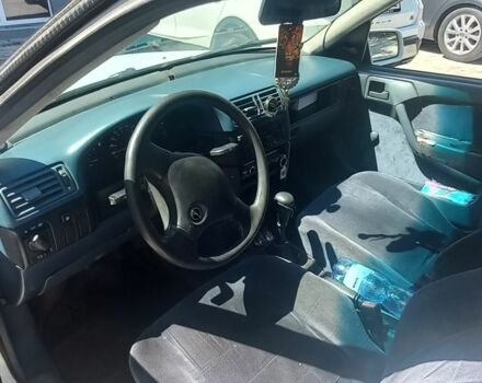 Белый Опель Вектра, объемом двигателя 0 л и пробегом 300 тыс. км за 700 $, фото 2 на Automoto.ua