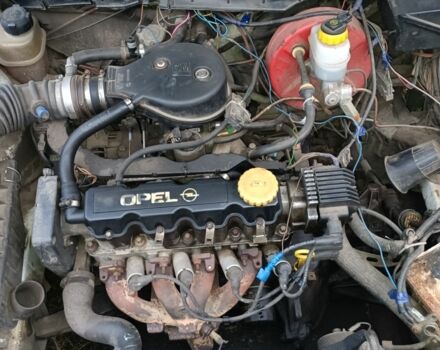 Белый Опель Вектра, объемом двигателя 1.6 л и пробегом 438 тыс. км за 1000 $, фото 4 на Automoto.ua