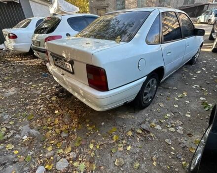 Белый Опель Вектра, объемом двигателя 2 л и пробегом 300 тыс. км за 800 $, фото 1 на Automoto.ua