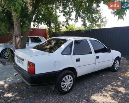 Білий Опель Вектра, об'ємом двигуна 1.6 л та пробігом 200 тис. км за 800 $, фото 5 на Automoto.ua