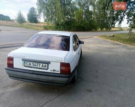 Опель Вектра 1989 в Умани на Automoto.ua Белый Опель Вектра, объемом двигателя 1.6 л и пробегом 300 тыс. км за 1700 $, фото 3 на Automoto.ua