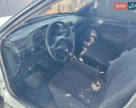 Білий Опель Вектра, об'ємом двигуна 1.6 л та пробігом 200 тис. км за 800 $, фото 1 на Automoto.ua