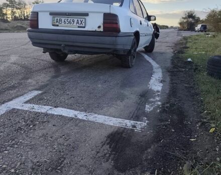 Белый Опель Вектра, объемом двигателя 1.7 л и пробегом 300 тыс. км за 1500 $, фото 2 на Automoto.ua