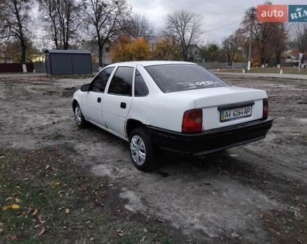 Белый Опель Вектра, объемом двигателя 2 л и пробегом 350 тыс. км за 720 $, фото 4 на Automoto.ua