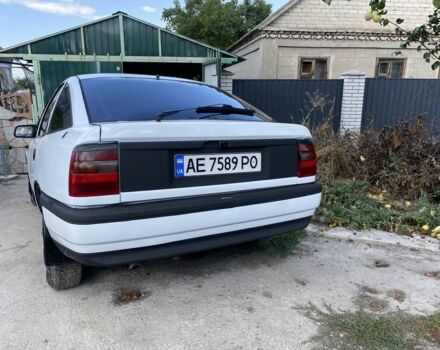 Білий Опель Вектра, об'ємом двигуна 2 л та пробігом 200 тис. км за 1550 $, фото 4 на Automoto.ua