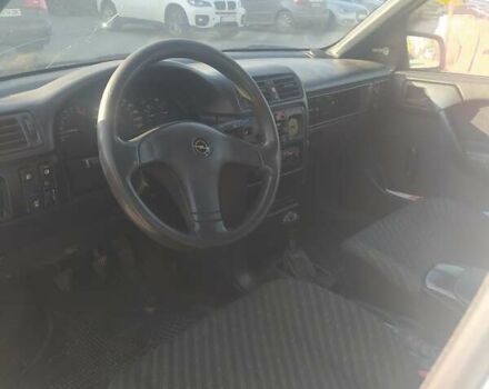 Белый Опель Вектра, объемом двигателя 2.02 л и пробегом 500 тыс. км за 1500 $, фото 2 на Automoto.ua