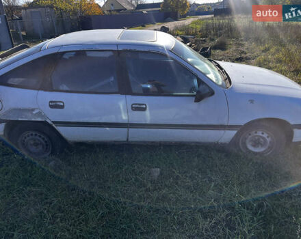 Белый Опель Вектра, объемом двигателя 2 л и пробегом 280 тыс. км за 1100 $, фото 1 на Automoto.ua