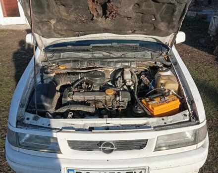 Белый Опель Вектра, объемом двигателя 1.6 л и пробегом 290 тыс. км за 1100 $, фото 7 на Automoto.ua