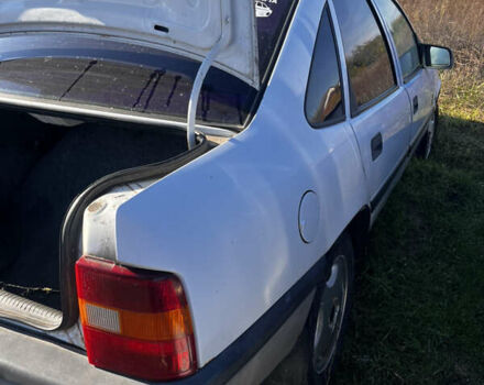 Белый Опель Вектра, объемом двигателя 2 л и пробегом 280 тыс. км за 1100 $, фото 7 на Automoto.ua