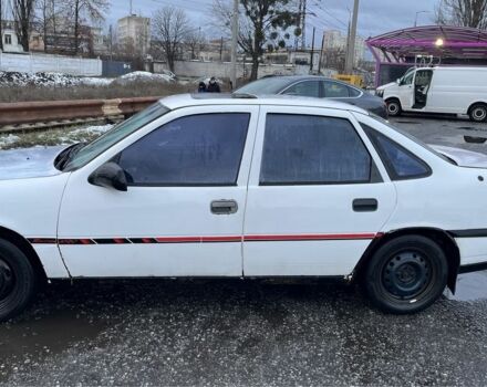 Белый Опель Вектра, объемом двигателя 1.6 л и пробегом 250 тыс. км за 900 $, фото 5 на Automoto.ua