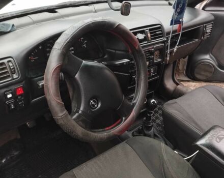 Белый Опель Вектра, объемом двигателя 1.6 л и пробегом 1000 тыс. км за 1300 $, фото 4 на Automoto.ua