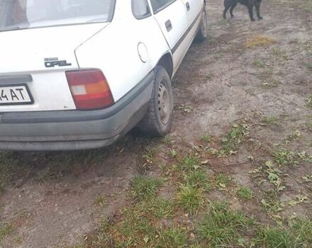 Білий Опель Вектра, об'ємом двигуна 1.6 л та пробігом 1000 тис. км за 1017 $, фото 1 на Automoto.ua