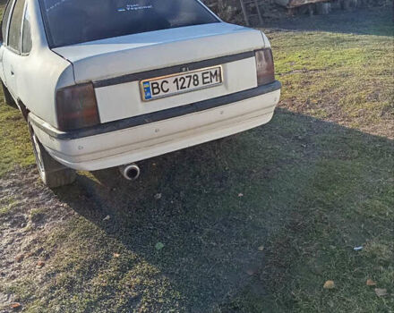 Белый Опель Вектра, объемом двигателя 1.6 л и пробегом 290 тыс. км за 1100 $, фото 10 на Automoto.ua