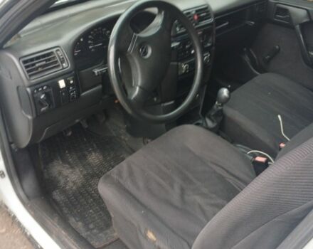 Белый Опель Вектра, объемом двигателя 1.6 л и пробегом 255 тыс. км за 700 $, фото 7 на Automoto.ua