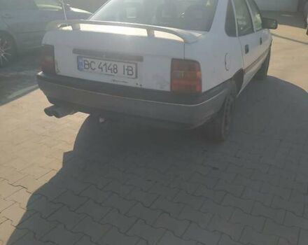 Белый Опель Вектра, объемом двигателя 2.02 л и пробегом 500 тыс. км за 1500 $, фото 1 на Automoto.ua