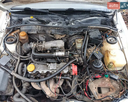 Белый Опель Вектра, объемом двигателя 2 л и пробегом 279 тыс. км за 1600 $, фото 1 на Automoto.ua