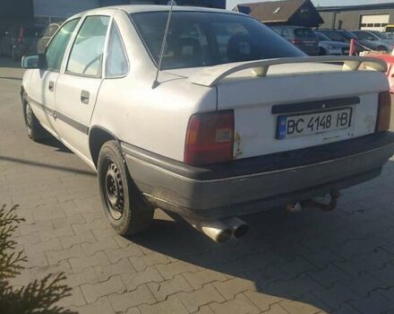 Белый Опель Вектра, объемом двигателя 2.02 л и пробегом 500 тыс. км за 1500 $, фото 3 на Automoto.ua