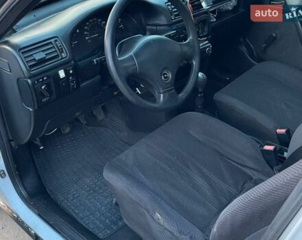 Белый Опель Вектра, объемом двигателя 1.6 л и пробегом 235 тыс. км за 1150 $, фото 9 на Automoto.ua