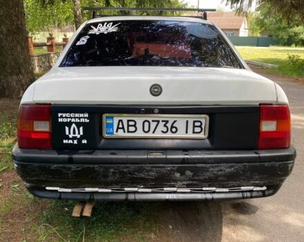 Білий Опель Вектра, об'ємом двигуна 1.6 л та пробігом 300 тис. км за 1250 $, фото 3 на Automoto.ua