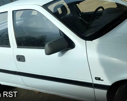 Опель Вектра 1991 в Николаеве на Automoto.ua Белый Опель Вектра, объемом двигателя 1.6 л и пробегом 200 тыс. км за 1300 $, фото 2 на Automoto.ua