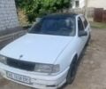 Білий Опель Вектра, об'ємом двигуна 1.8 л та пробігом 250 тис. км за 1000 $, фото 1 на Automoto.ua