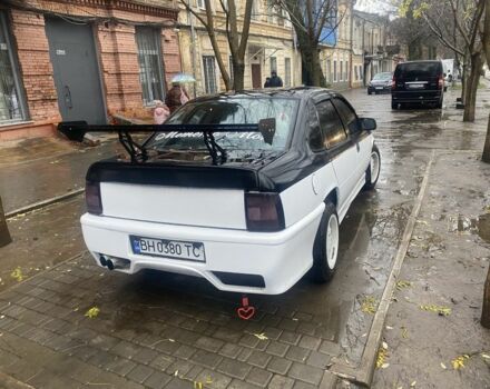 Белый Опель Вектра, объемом двигателя 2 л и пробегом 300 тыс. км за 3000 $, фото 2 на Automoto.ua