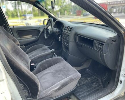 Белый Опель Вектра, объемом двигателя 1.8 л и пробегом 33 тыс. км за 600 $, фото 12 на Automoto.ua