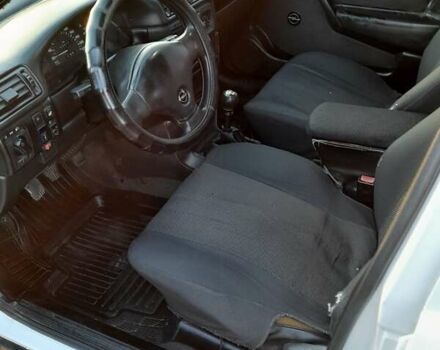 Белый Опель Вектра, объемом двигателя 2 л и пробегом 360 тыс. км за 1400 $, фото 7 на Automoto.ua