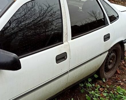 Білий Опель Вектра, об'ємом двигуна 1.7 л та пробігом 300 тис. км за 1180 $, фото 4 на Automoto.ua