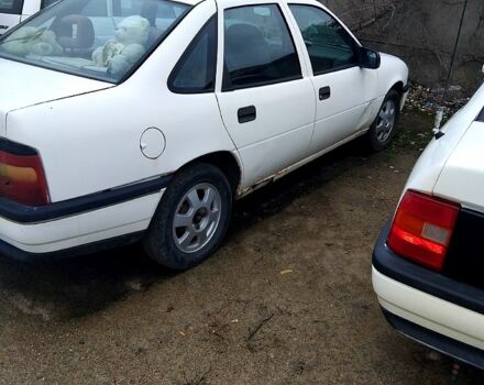 Белый Опель Вектра, объемом двигателя 1.8 л и пробегом 300 тыс. км за 900 $, фото 4 на Automoto.ua