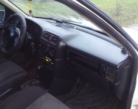 Белый Опель Вектра, объемом двигателя 0 л и пробегом 180 тыс. км за 1300 $, фото 9 на Automoto.ua