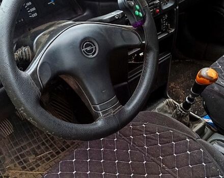 Білий Опель Вектра, об'ємом двигуна 1.7 л та пробігом 300 тис. км за 1180 $, фото 1 на Automoto.ua