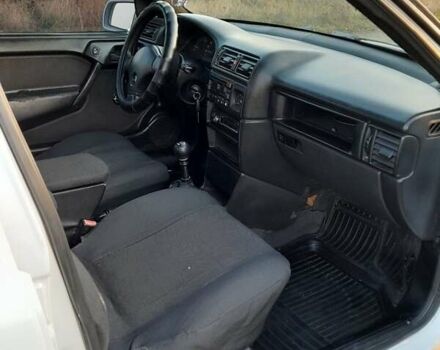 Белый Опель Вектра, объемом двигателя 2 л и пробегом 360 тыс. км за 1400 $, фото 8 на Automoto.ua