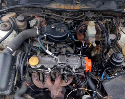 Белый Опель Вектра, объемом двигателя 1.8 л и пробегом 300 тыс. км за 900 $, фото 5 на Automoto.ua