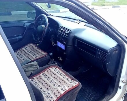 Белый Опель Вектра, объемом двигателя 1.6 л и пробегом 123 тыс. км за 1250 $, фото 3 на Automoto.ua