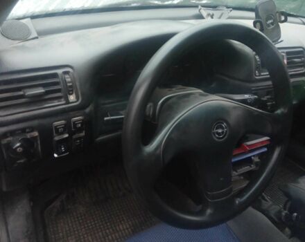 Белый Опель Вектра, объемом двигателя 1.8 л и пробегом 234 тыс. км за 600 $, фото 2 на Automoto.ua