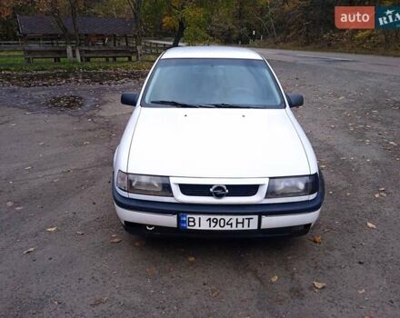 Белый Опель Вектра, объемом двигателя 2 л и пробегом 220 тыс. км за 1600 $, фото 2 на Automoto.ua