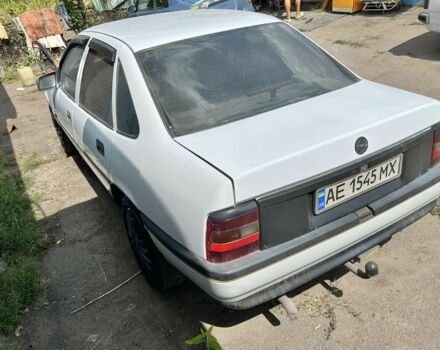 Белый Опель Вектра, объемом двигателя 1.6 л и пробегом 300 тыс. км за 1350 $, фото 12 на Automoto.ua