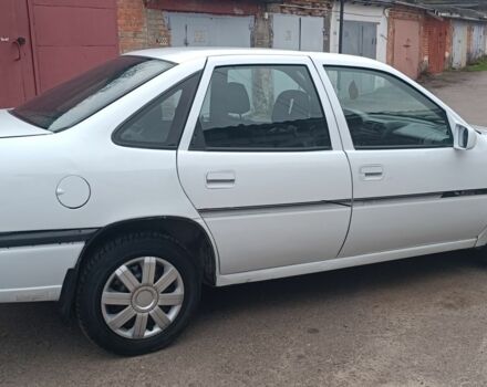 Белый Опель Вектра, объемом двигателя 1.8 л и пробегом 250 тыс. км за 1250 $, фото 7 на Automoto.ua