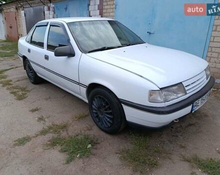 Белый Опель Вектра, объемом двигателя 1.6 л и пробегом 300 тыс. км за 1350 $, фото 17 на Automoto.ua
