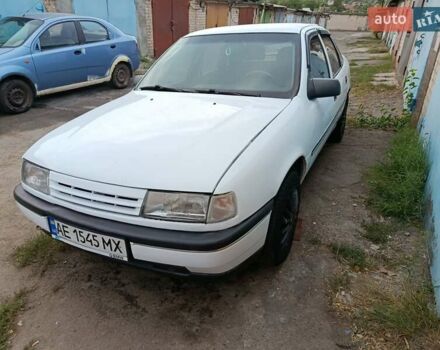 Белый Опель Вектра, объемом двигателя 1.6 л и пробегом 300 тыс. км за 1350 $, фото 3 на Automoto.ua